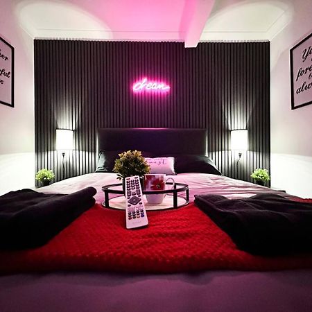 Boutique Backyard Bungalow - Brimsdown Enfield Zewnętrze zdjęcie