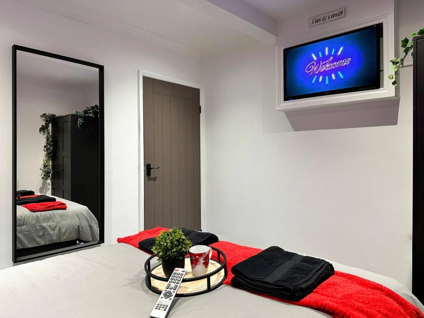 Boutique Backyard Bungalow - Brimsdown Enfield Zewnętrze zdjęcie